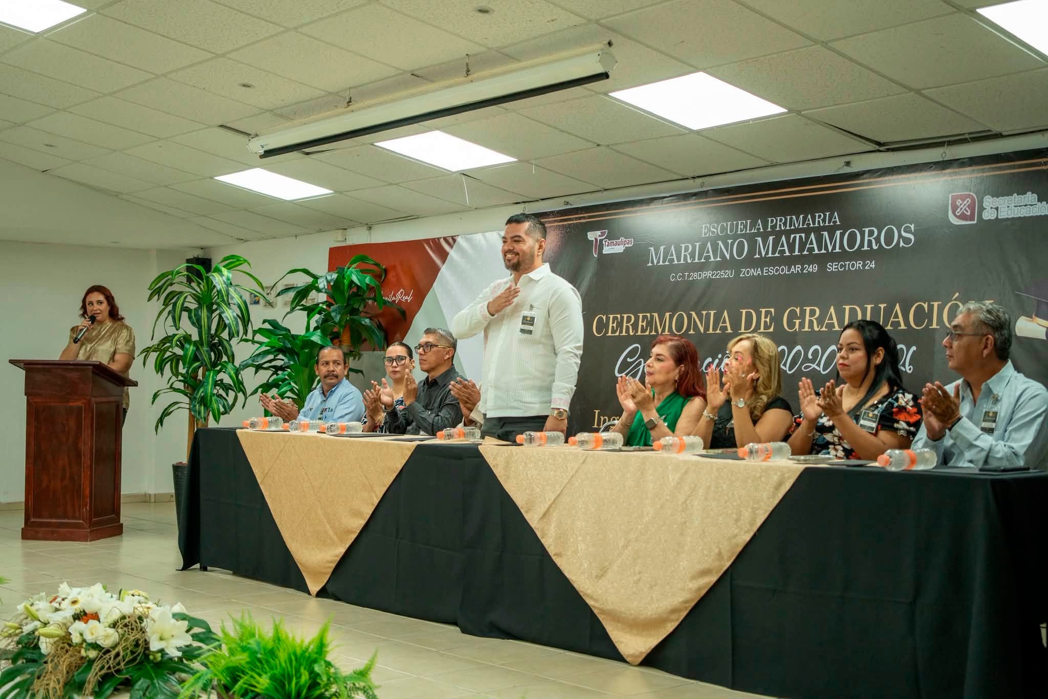 El Ing. Orlando Daniel Vázquez Berrones recibió con orgullo el nombramiento como padrino de la generación 2020–2026 de la Escuela Primaria Mariano Matamoros de Ciudad Victoria, acompañando a las y los alumnos en la culminación de una etapa muy importante.